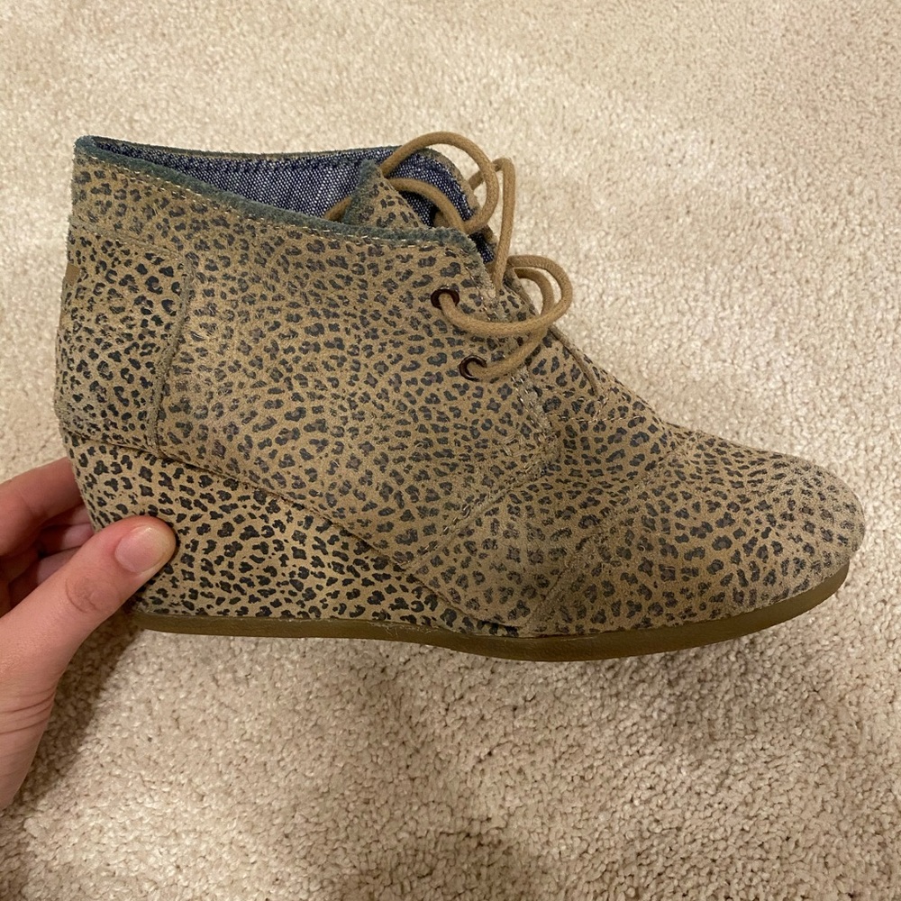 Toms cheetah print wedges